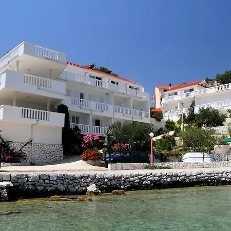 Apartment On The Sea Rock