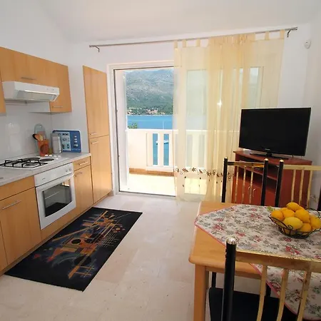 On The Sea Rock Apartment *