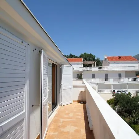 Apartment On The Sea Rock