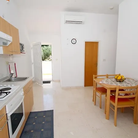 Apartman On The Sea Rock Slano