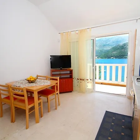 Apartment On The Sea Rock