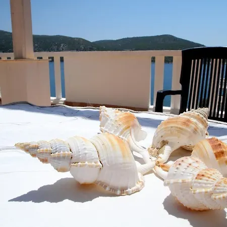 On The Sea Rock Apartman *
