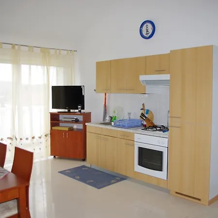 On The Sea Rock Apartman Slano